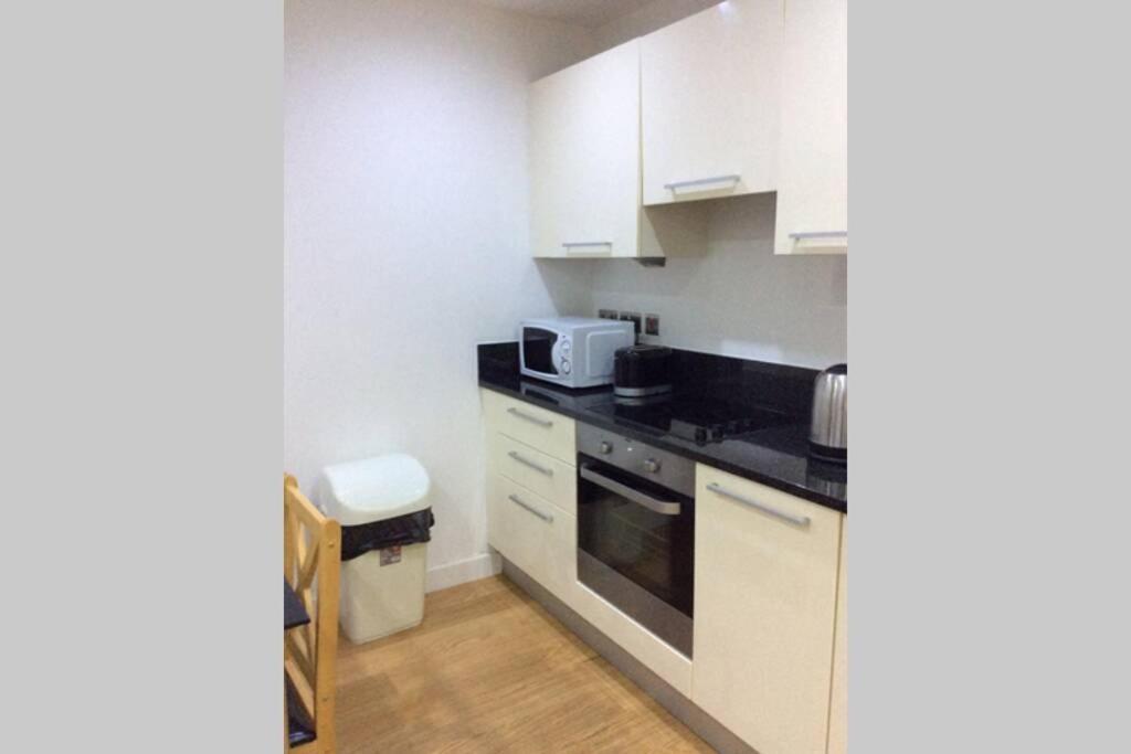 Max'Em Lexington Luxury Apartment Slough Esterno foto