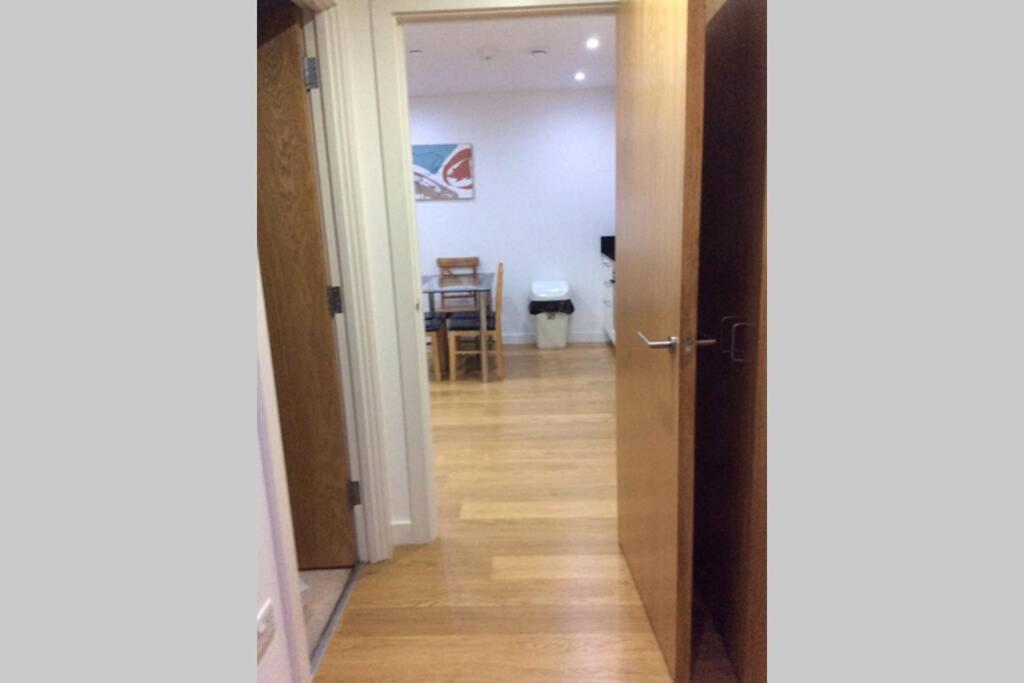 Max'Em Lexington Luxury Apartment Slough Esterno foto