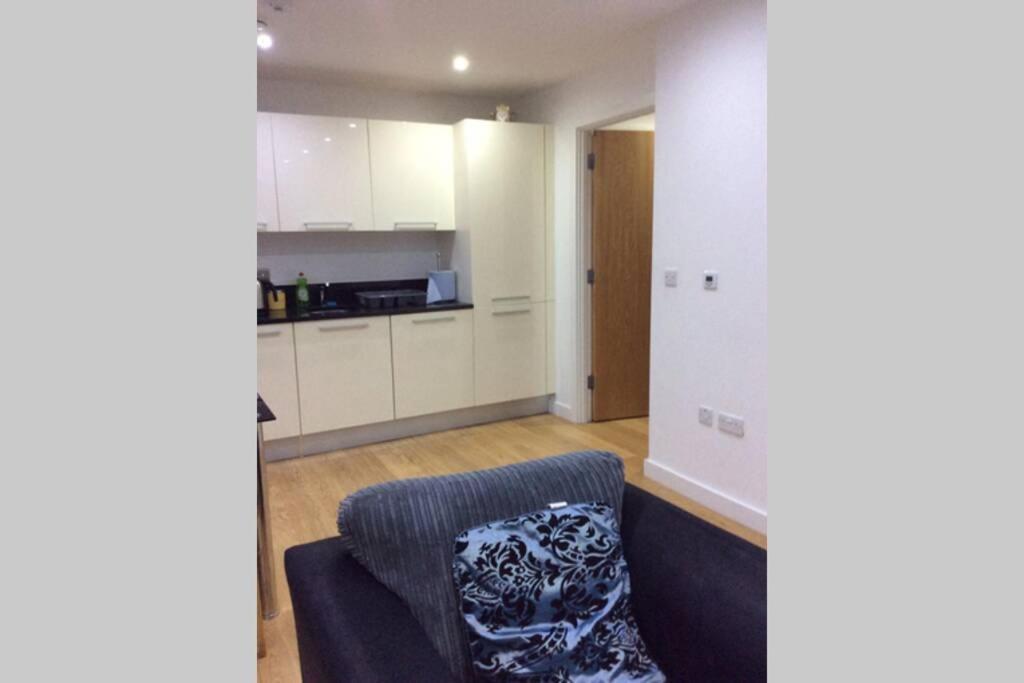 Max'Em Lexington Luxury Apartment Slough Esterno foto