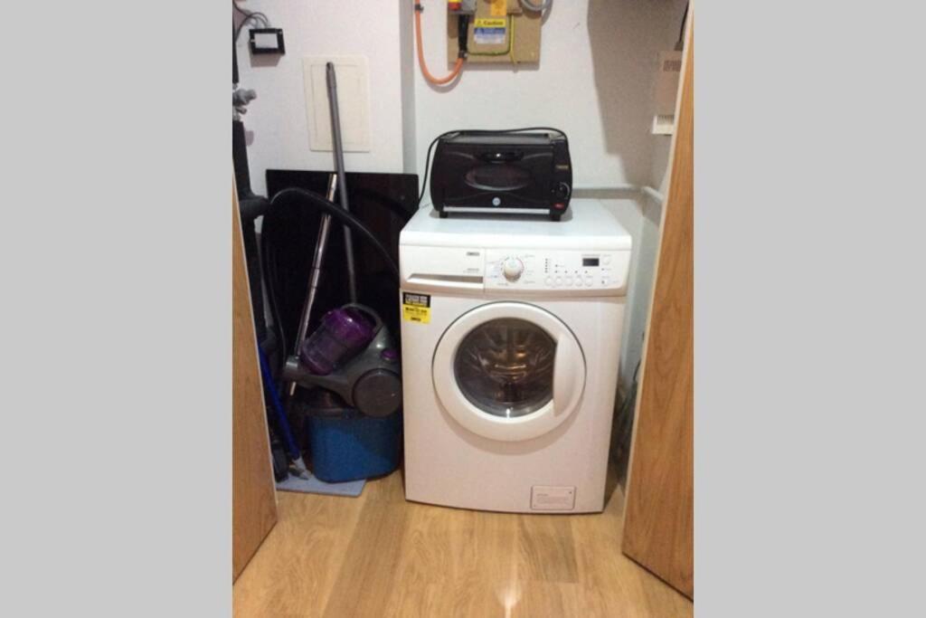 Max'Em Lexington Luxury Apartment Slough Esterno foto