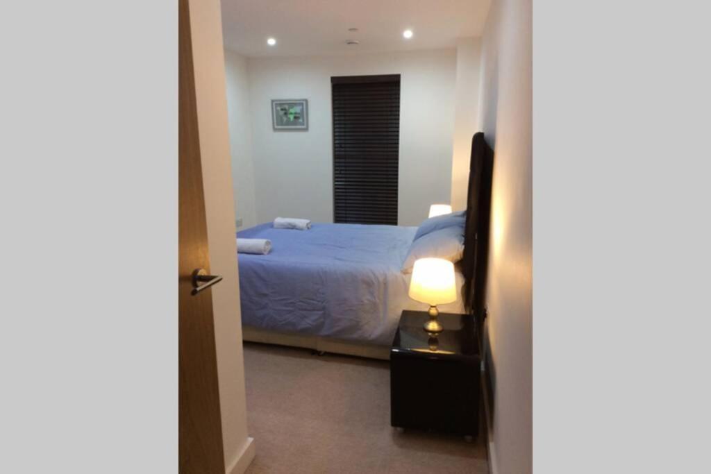 Max'Em Lexington Luxury Apartment Slough Esterno foto