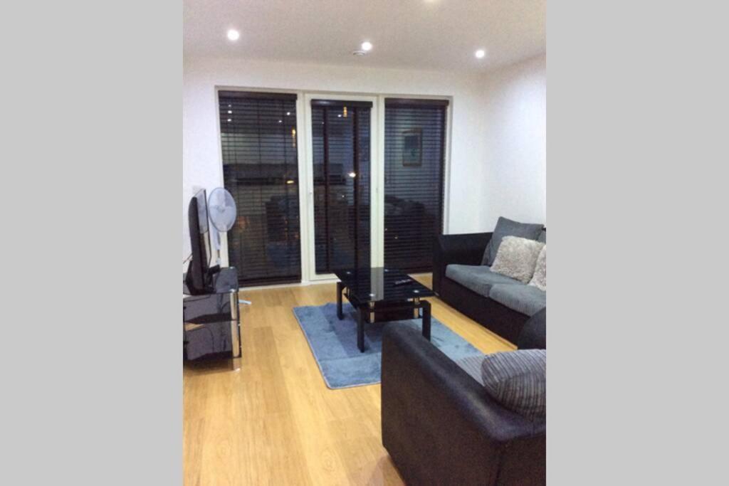 Max'Em Lexington Luxury Apartment Slough Esterno foto