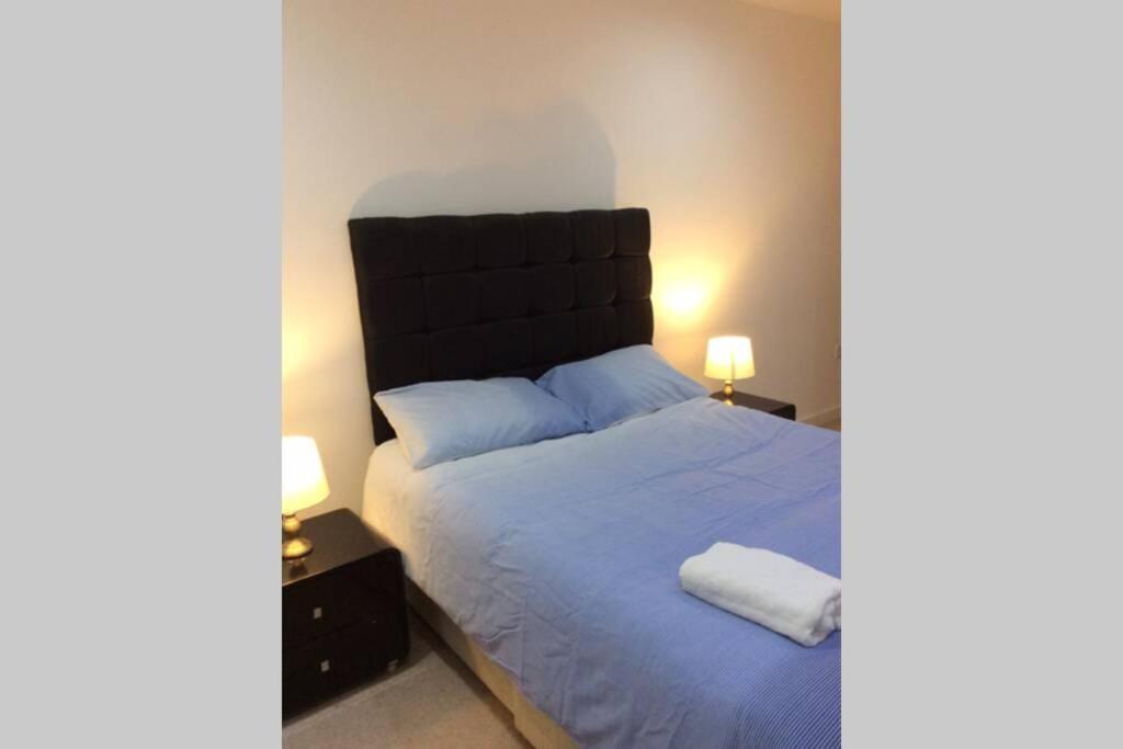 Max'Em Lexington Luxury Apartment Slough Esterno foto