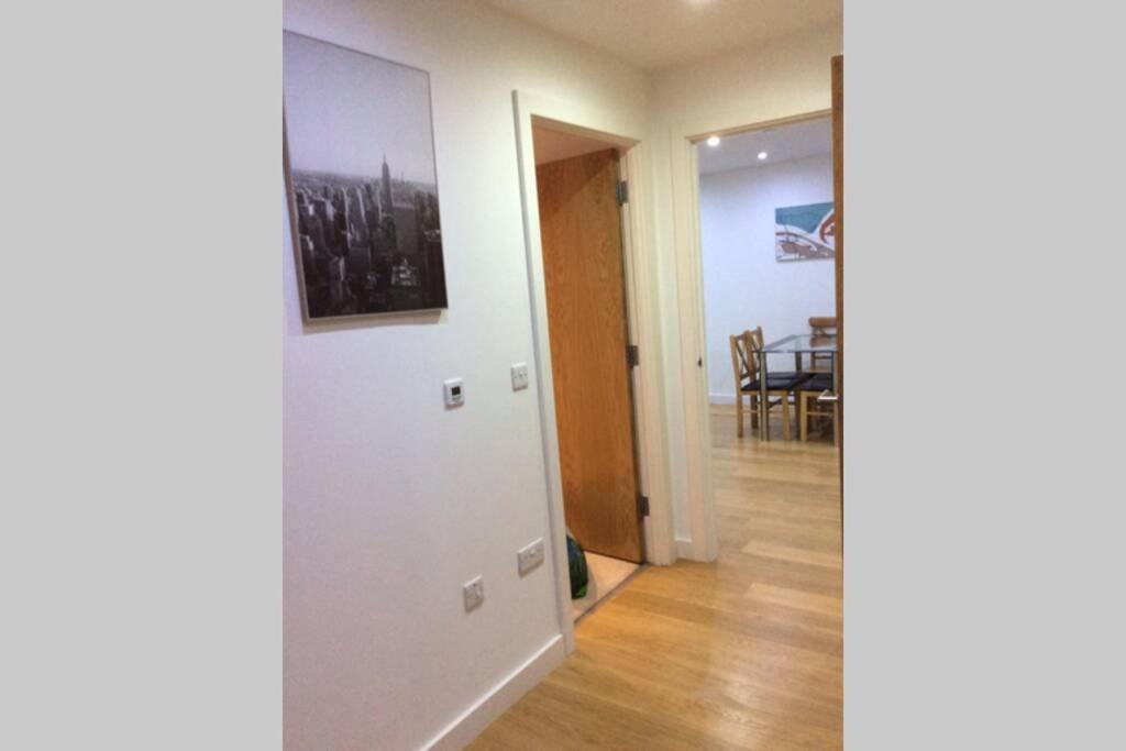 Max'Em Lexington Luxury Apartment Slough Esterno foto