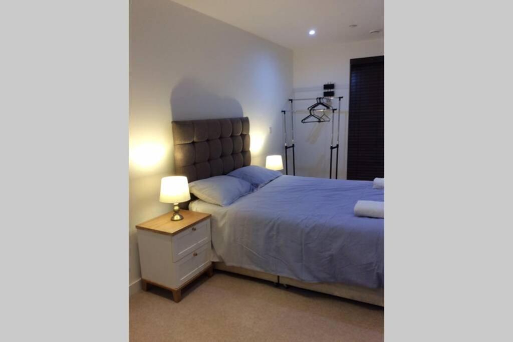 Max'Em Lexington Luxury Apartment Slough Esterno foto