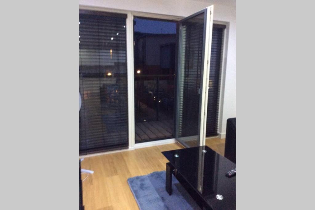 Max'Em Lexington Luxury Apartment Slough Esterno foto