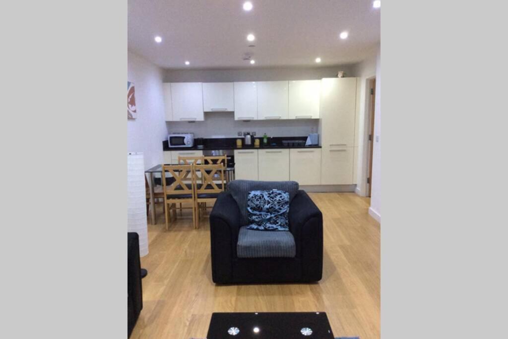 Max'Em Lexington Luxury Apartment Slough Esterno foto