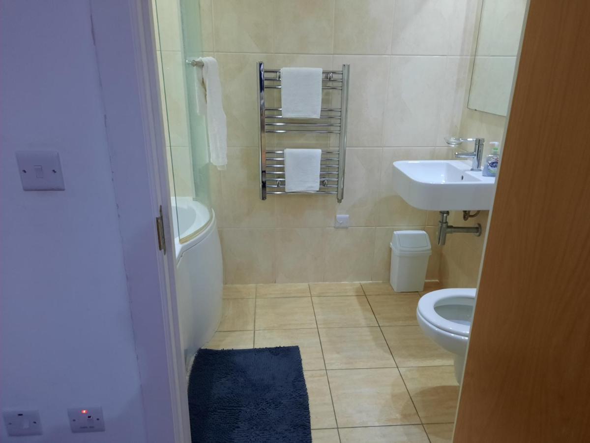 Max'Em Lexington Luxury Apartment Slough Esterno foto