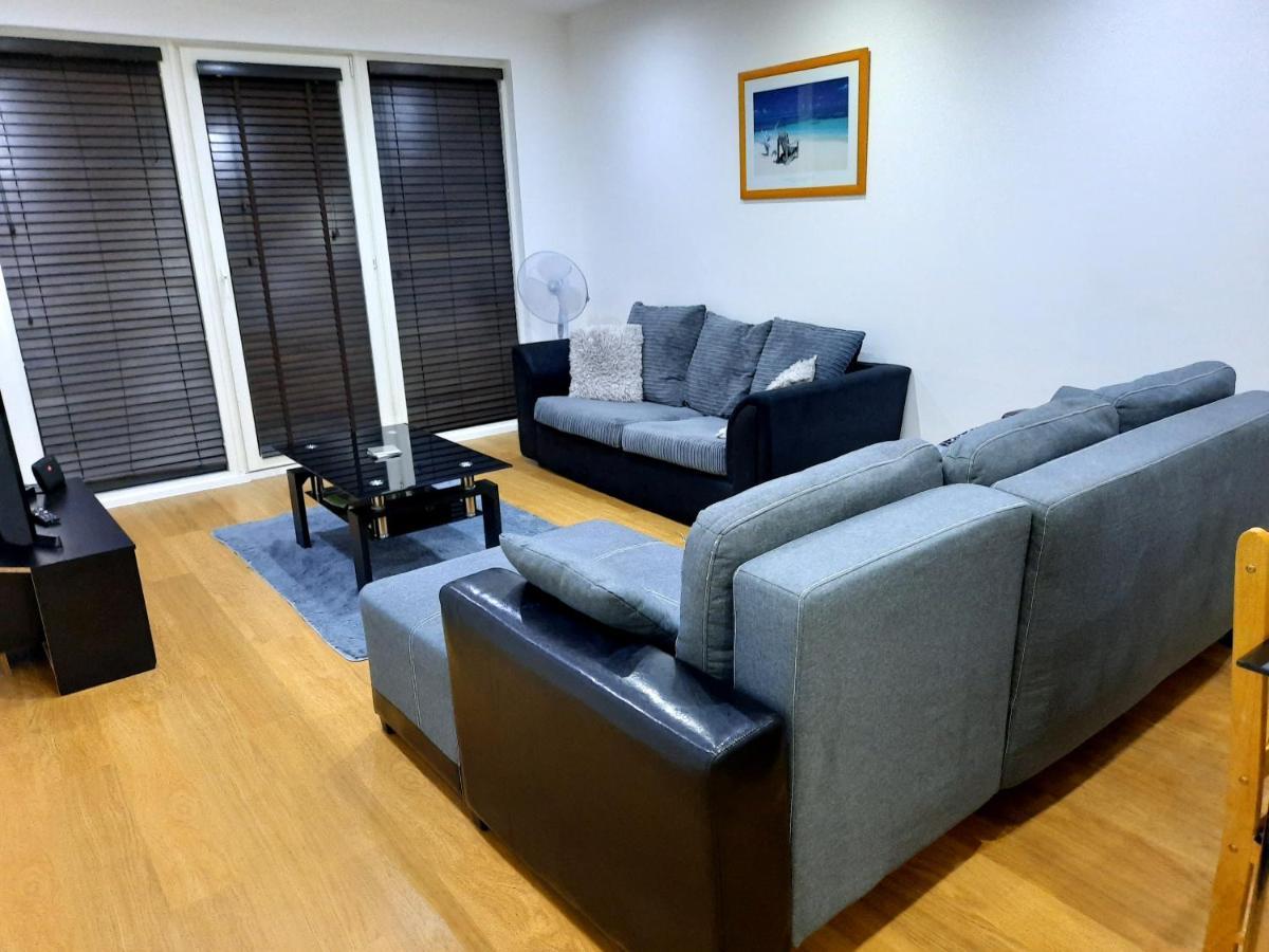 Max'Em Lexington Luxury Apartment Slough Esterno foto