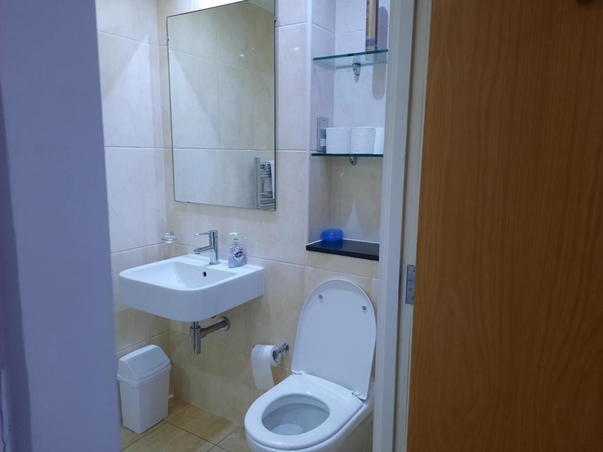 Max'Em Lexington Luxury Apartment Slough Esterno foto