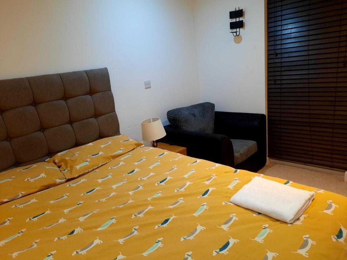 Max'Em Lexington Luxury Apartment Slough Esterno foto