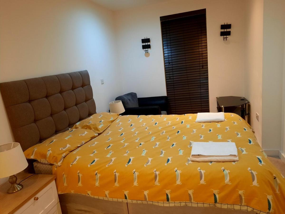 Max'Em Lexington Luxury Apartment Slough Esterno foto