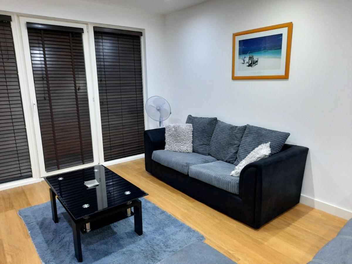 Max'Em Lexington Luxury Apartment Slough Esterno foto
